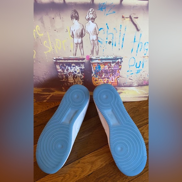 WMNS AIR FORCE 1 LOW LX
"UV Reactive" - Picture 2 of 3